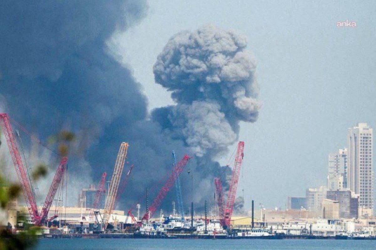 BAE’de Fujairah Limanı’na İHA Parçaları İsabet Etti