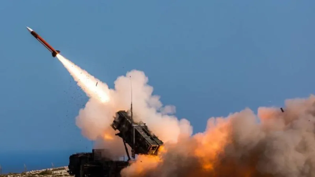 BAE’de Engellenen Füzelerin Parçaları 2 Kişiyi Yaraladı