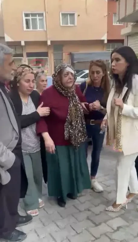 Kağıthane'de kızını silahla vuran damadını öldüren kayınvalideyi mahalleli karşıladı: Çocuklarımı korudum