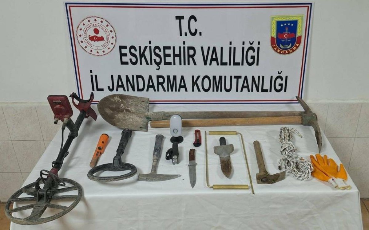 Kaçak Kazı Yapan 3 Kişi Suçüstü Yakalandı