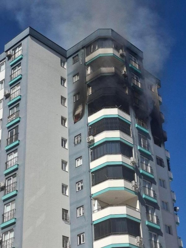 10'uncu Katta Yangın Paniğe Yol Açtı