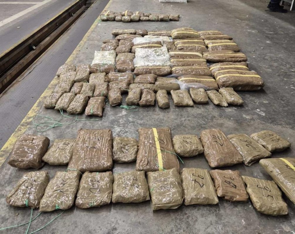 Sınırda 45 Kilo 760 Gram Esrar Yakalandı