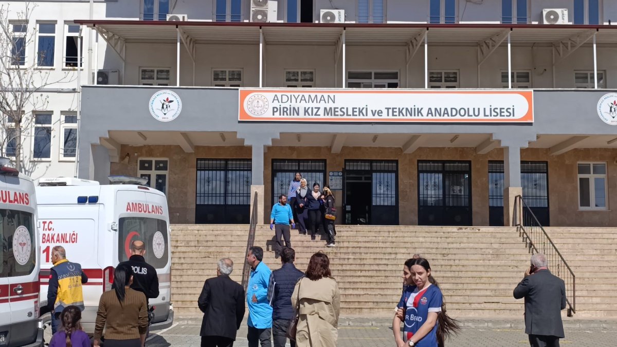 Adıyaman’da 3 Öğrenci Gıda Zehirlenmesi Şüphesiyle Hastanelik Oldu