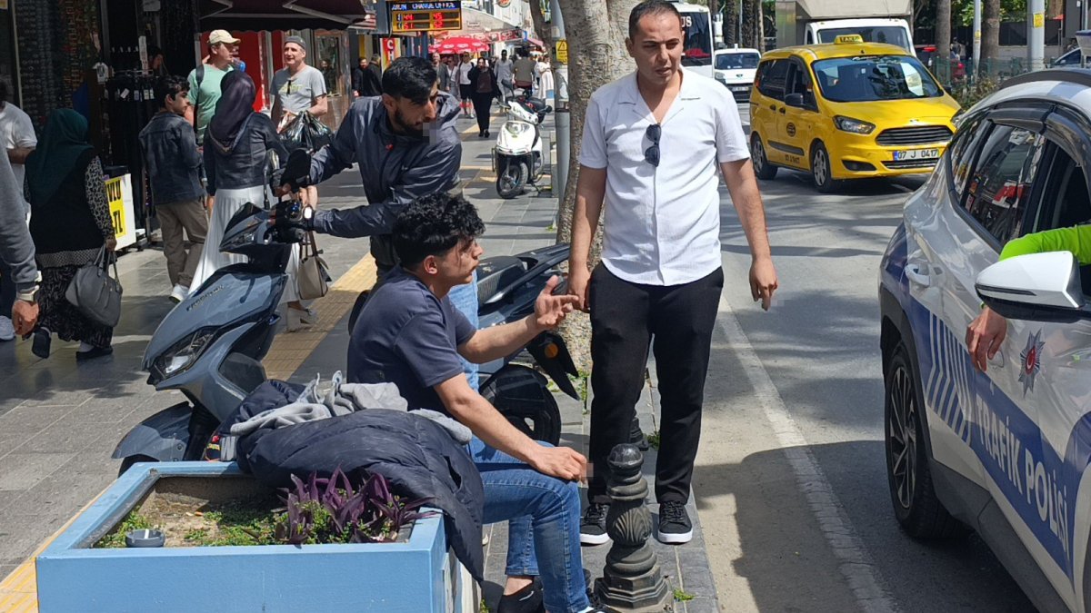 Manavgat'ta Korkutan Kazada Sürücü Kask Sayesinde Hayatta Kaldı