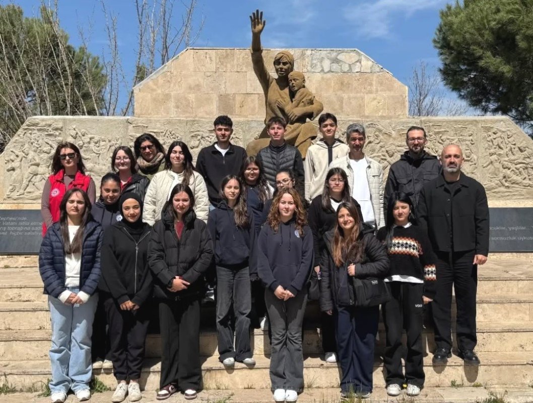 Köşklü Öğrenciler Şehitleri Unutmadı