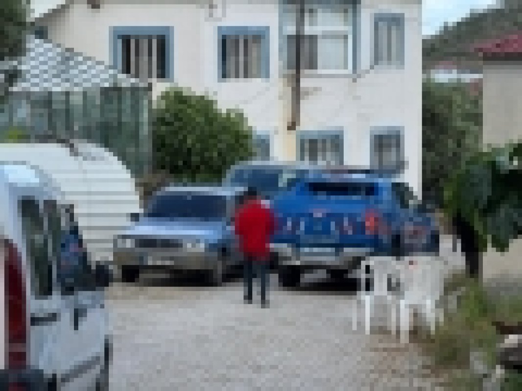 Mersin'de Ölen 2 Kardeşin Cenazeleri Adli Tıpa Gönderildi, Evdeki İlk İnceleme Tamamlandı