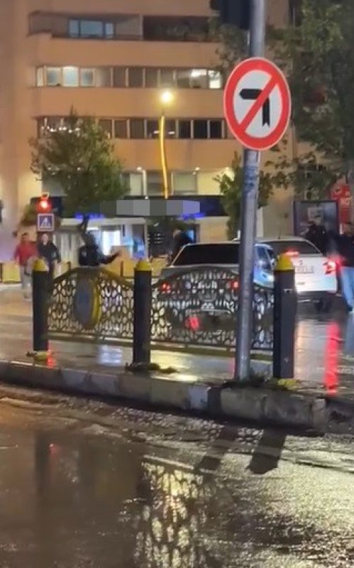Drift Atan Sürücü Zincirleme Kazaya Neden Oldu, O Anlar Kamerada