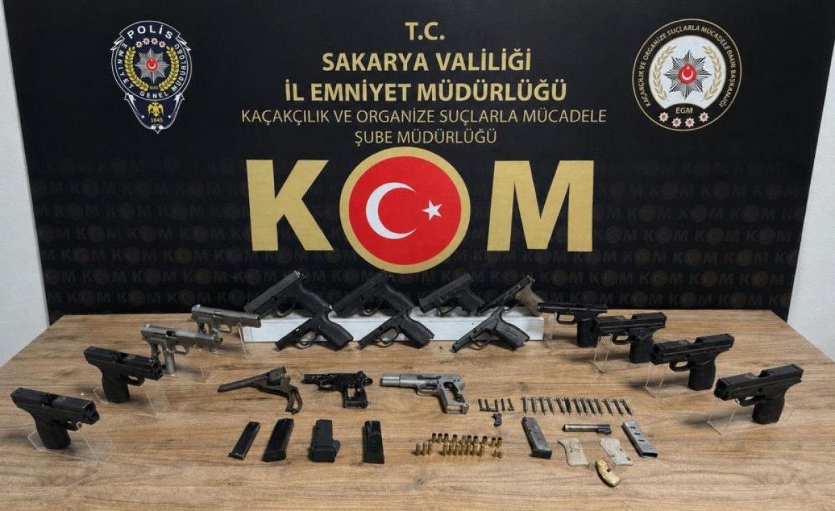 Evin Her Köşesinden Ruhsatsız Tabanca Çıktı: 2 Tutuklama