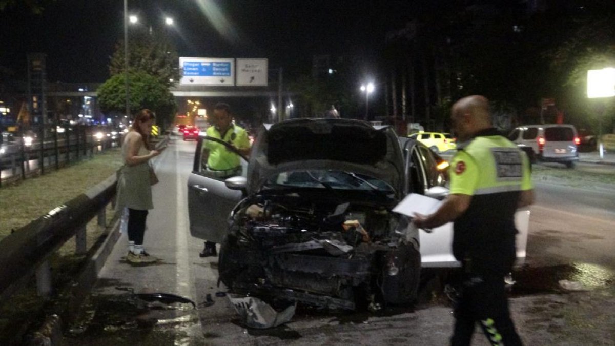 Aracın Hurdaya Döndüğü Kazayı Burnu Bile Kanamadan Atlattı