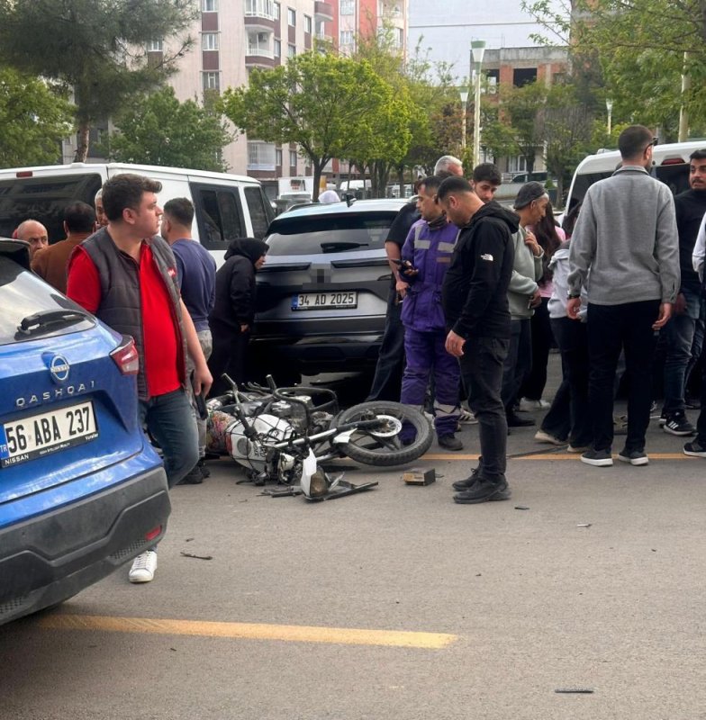 Siirt'te Transit Araçla Çarpışan Motosikletli Yaraland