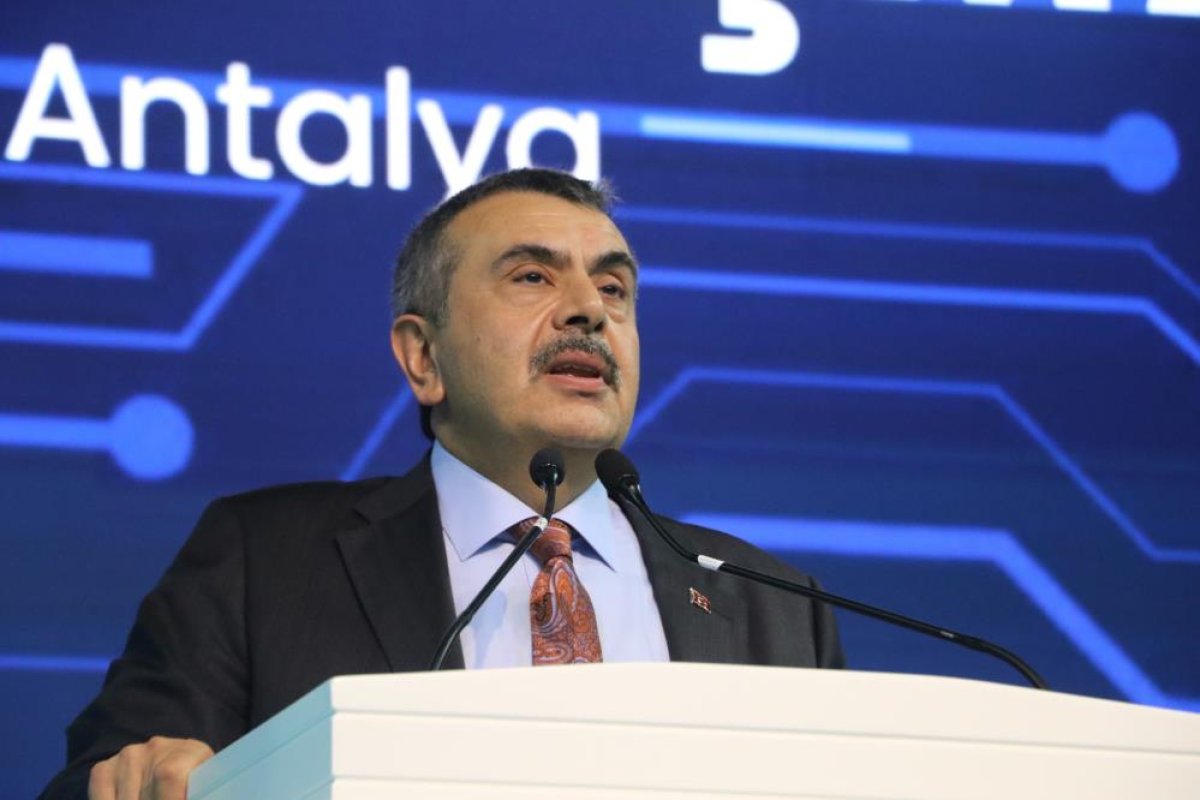 Bakan Tekin: "100 Ortaöğretim Öğrencisinin 43'ü Mesleki Eğitime Kayıt Yaptırdı"