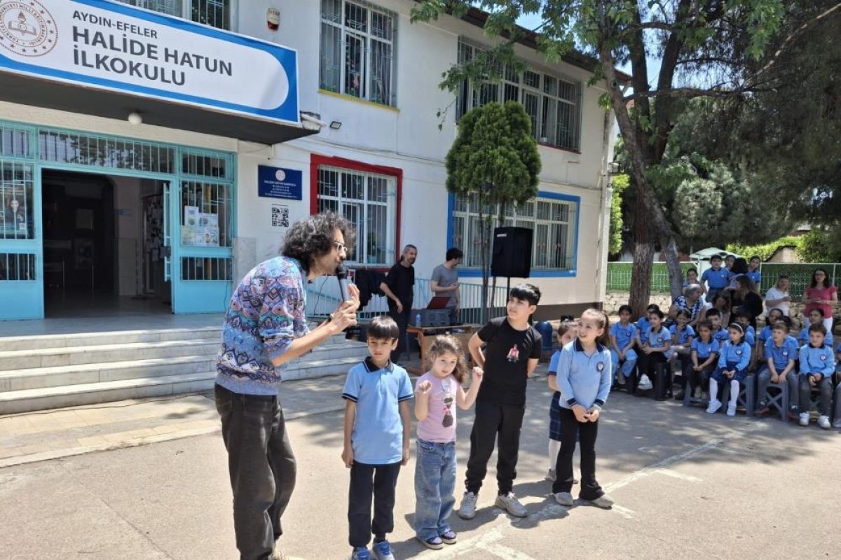 Efeler’in Sanatçıları Çocuklar İçin Sahneye Çıktı