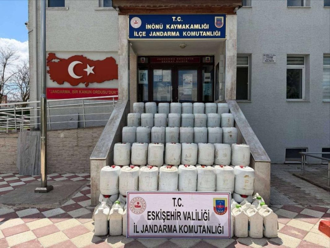 Jandarma 2 Bin 270 Litre Sahte Sıvı Gübre Ele Geçirildi
