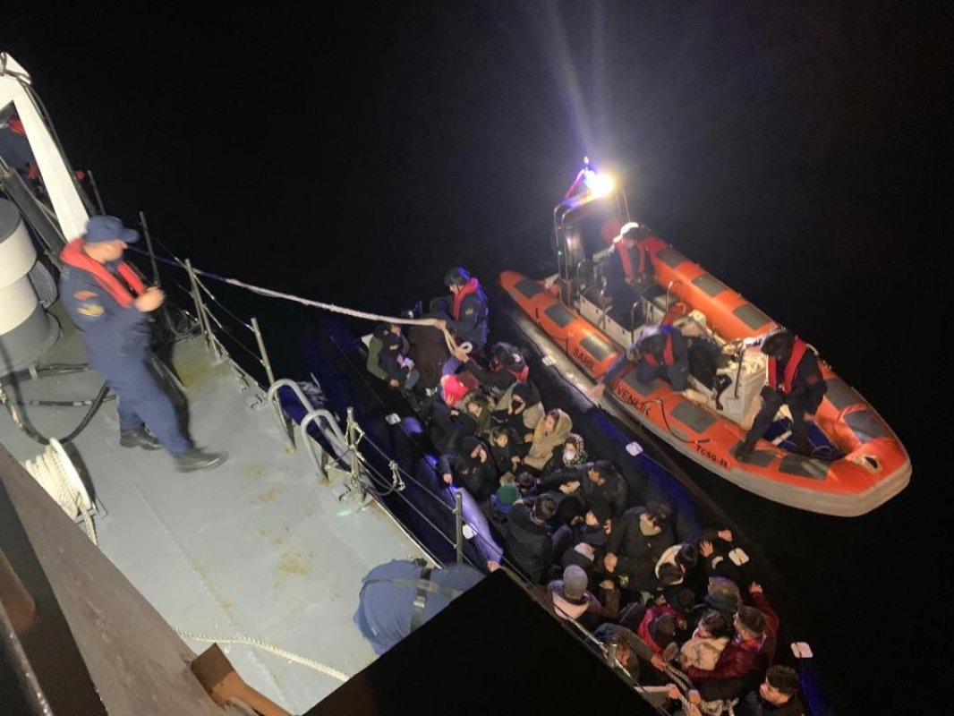 Çanakkale’de Mobil Radarın Tespit Ettiği 31 Kaçak Göçmen Ve 1 Göçmen Kaçakçı Yakalandı