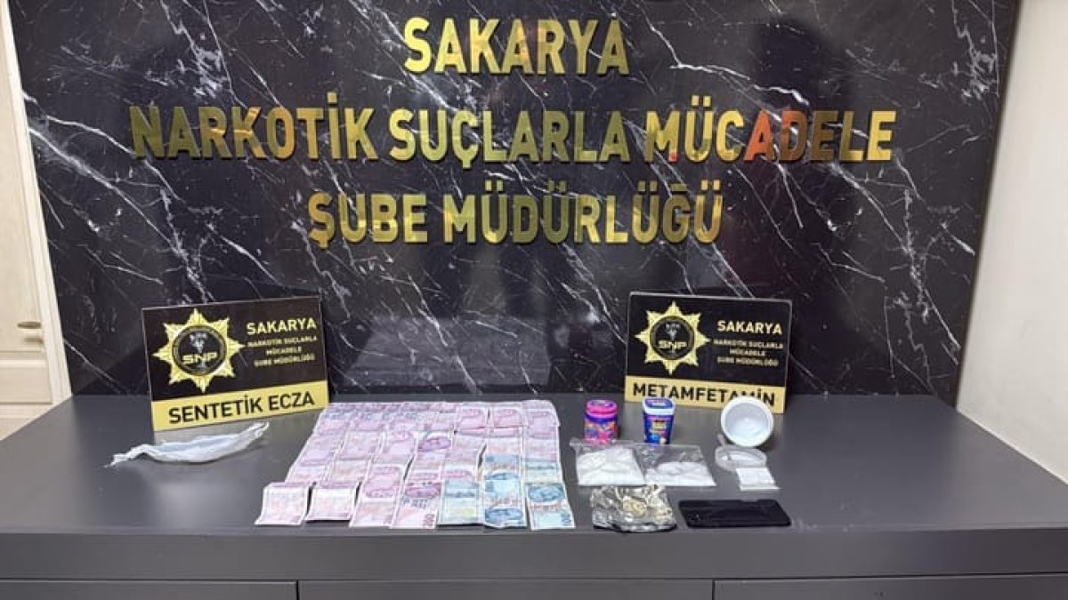 Çoraplara Ve Sakız Kutularına Sakladıkları Uyuşturucuyu Ekipler Buldu