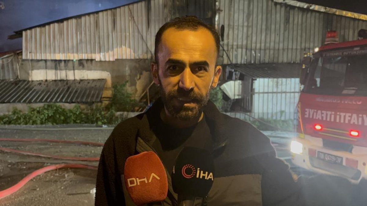 Arnavutköy'de Ahşap Kalıp Üretim Tesisinde Yangın