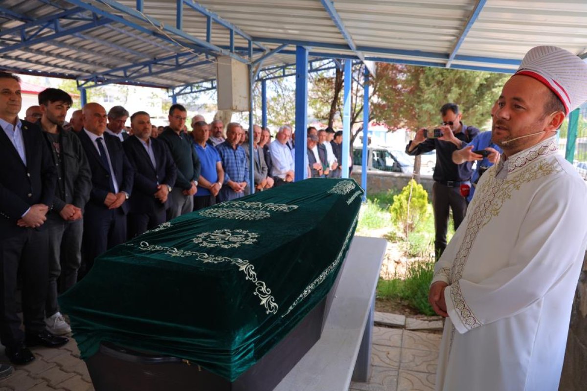 Cinayete kurban giden Kübra Yapıcı son yolculuğuna uğurlandı