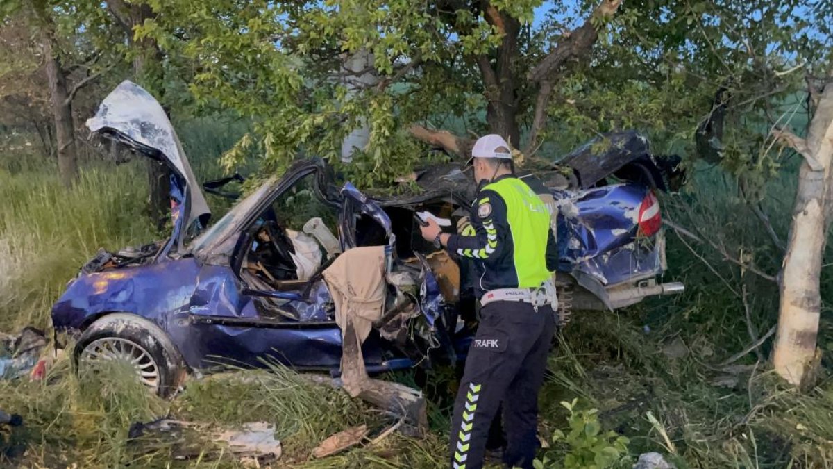 Düğün Konvoyunda Feci Kaza: 1 Ölü, 1 Yaralı