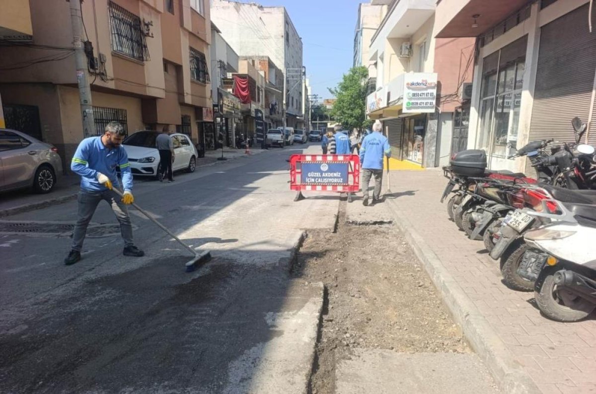 Akdeniz’de Yol Ve Kaldırımlar Yenileniyor