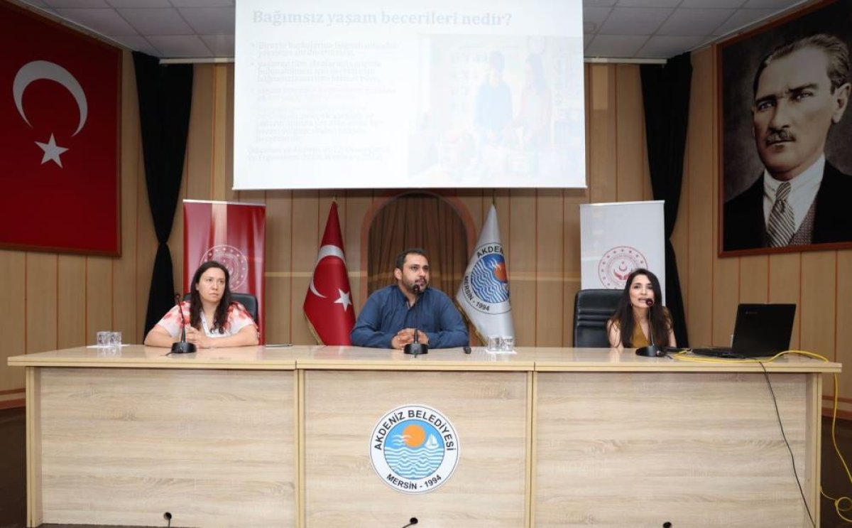 Akdeniz'de 'Özel Gereksinimli Bireyler Ve Ev Yaşamı' Paneli Düzenlendi