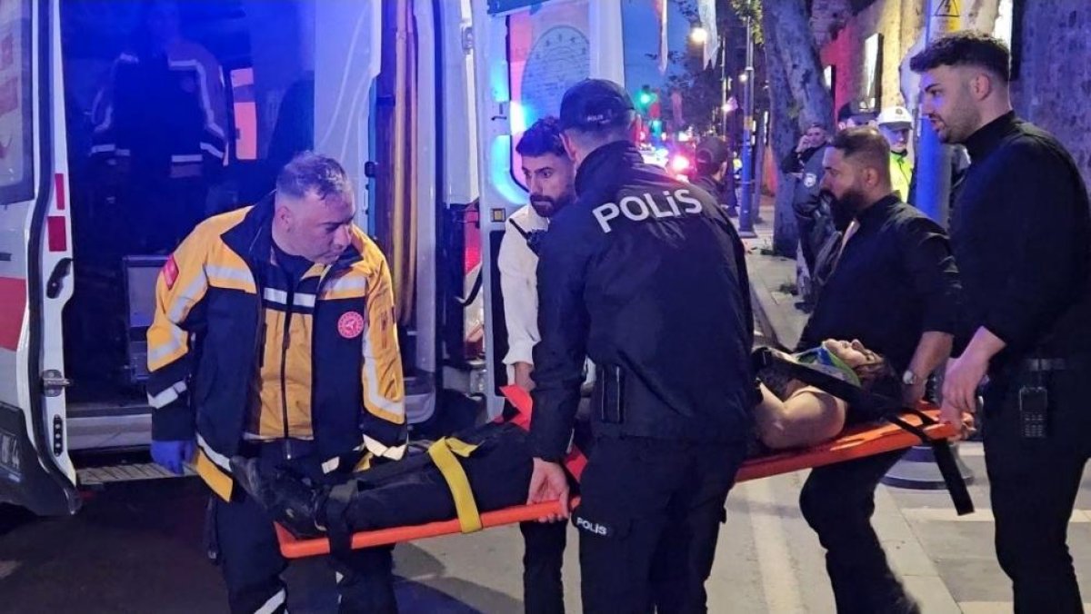 Beşiktaş'ta İki Otomobil Kafa Kafaya Çarpıştı: 9 Yaralı