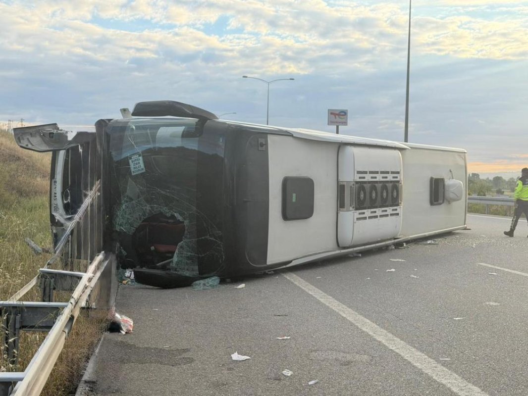 Susurluk'ta Yolcu Otobüsü Devrildi: 25 Yaralı