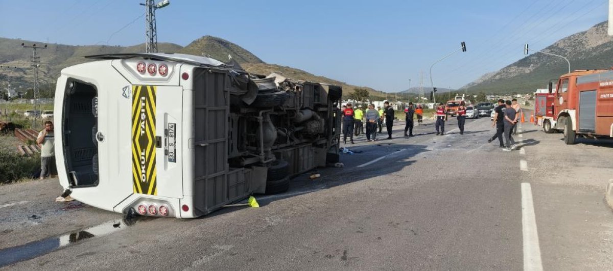 Mersin’de Öğrenci Servisi Devrildi: 17 Yaralı