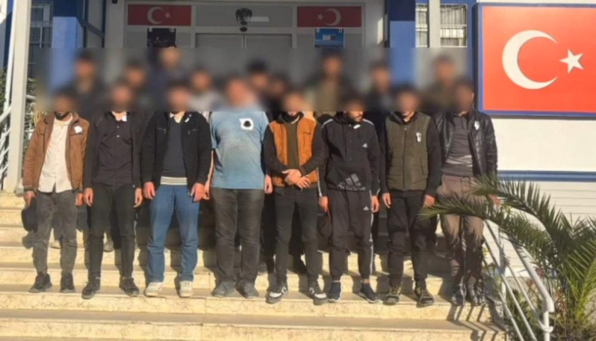 Minibüs Dolusu Göçmen Yakalandı, 3 Organizatör Tutuklandı