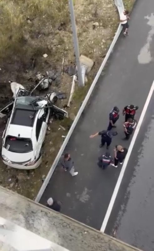 Otomobil Direğe Çarptı: 1 Ölü, 1 Yaralı