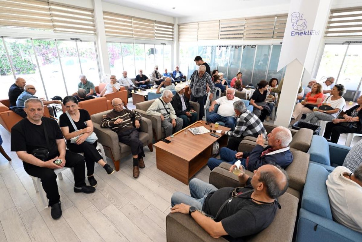 Mersin’de Emekliler Bayram Sevincinde Buluştu