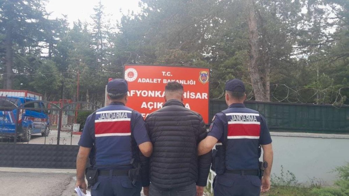 Jandarma Çeşitli Suçlardan Aranan 10 Kişiyi Yakaladı
