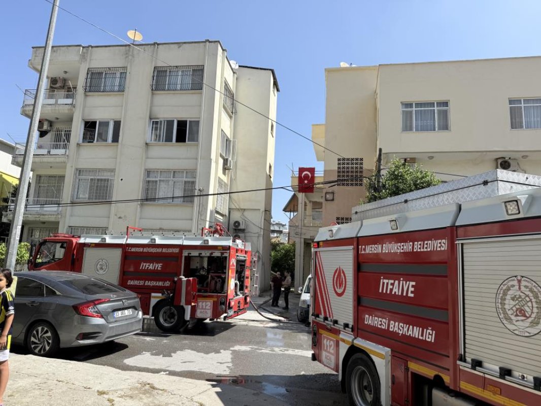 Tarsus'ta Apartman Dairesinde Yangın Paniği