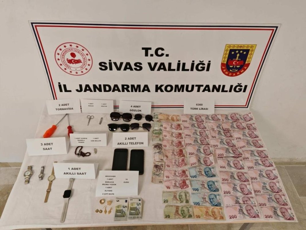 Mersin'den Gelip Sivas'ta Hırsızlık Yapan 5 Şüpheli Tutuklandı