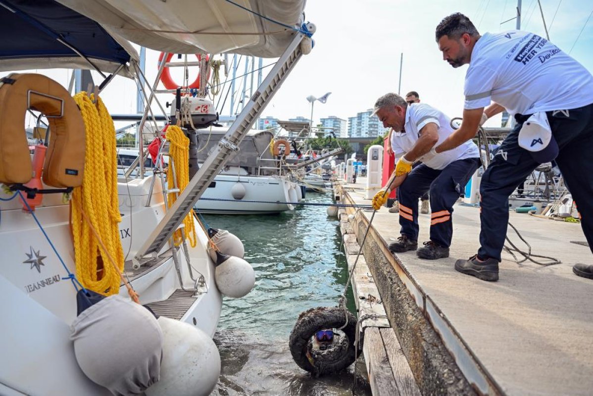 Mersin'de Deniz Dibinden Çıkan Atıklar Şaşırttı