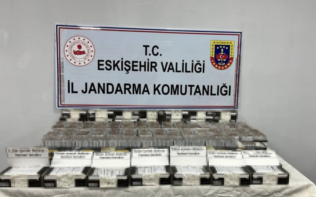Jandarma 21 Bin 240 Adet İçi Doldurulmuş Kaçak Makaron Ele Geçirildi