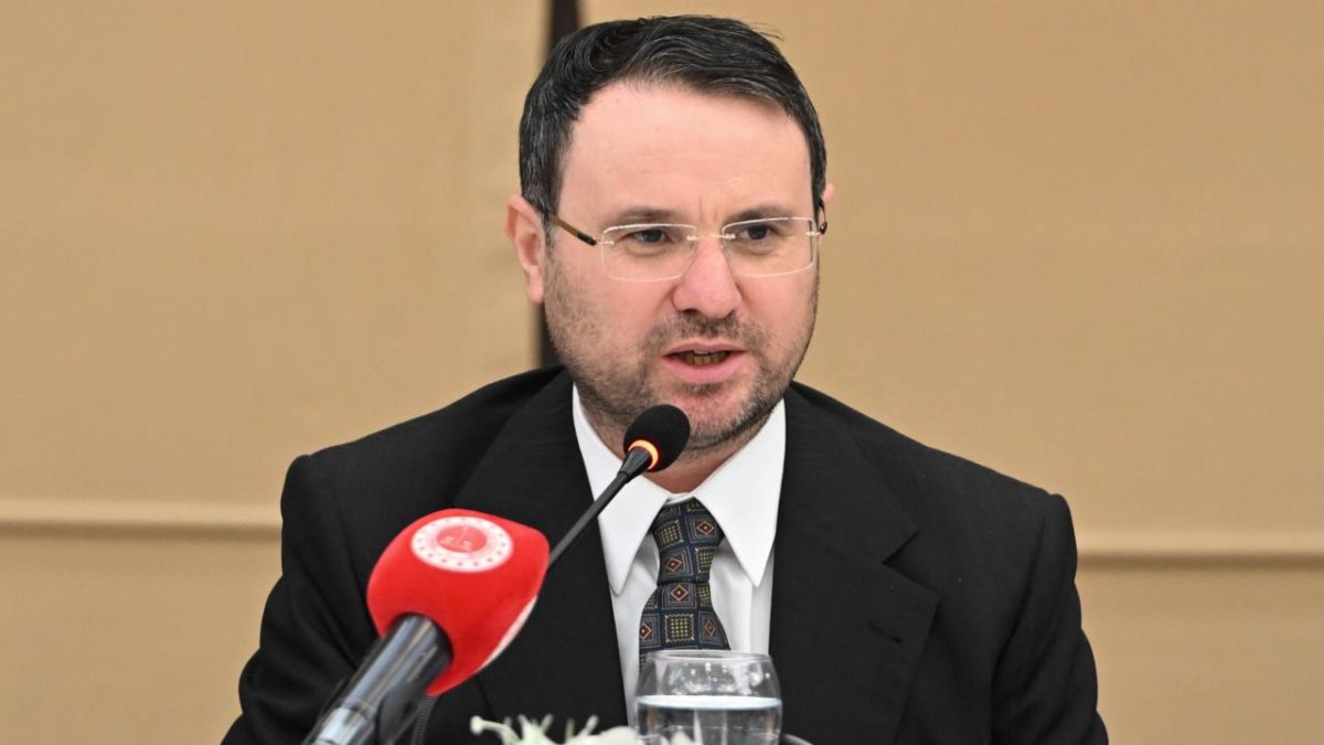 Bakanın Tapu Kayıtlarını Sorguladı, Görevden Uzaklaştırıldı