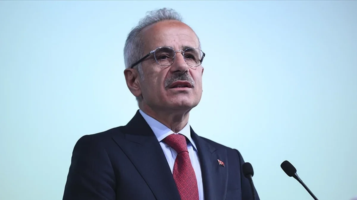 Bakan Uraloğlu’ndan Bölgedeki Uçuşlara İlişkin Açıklama