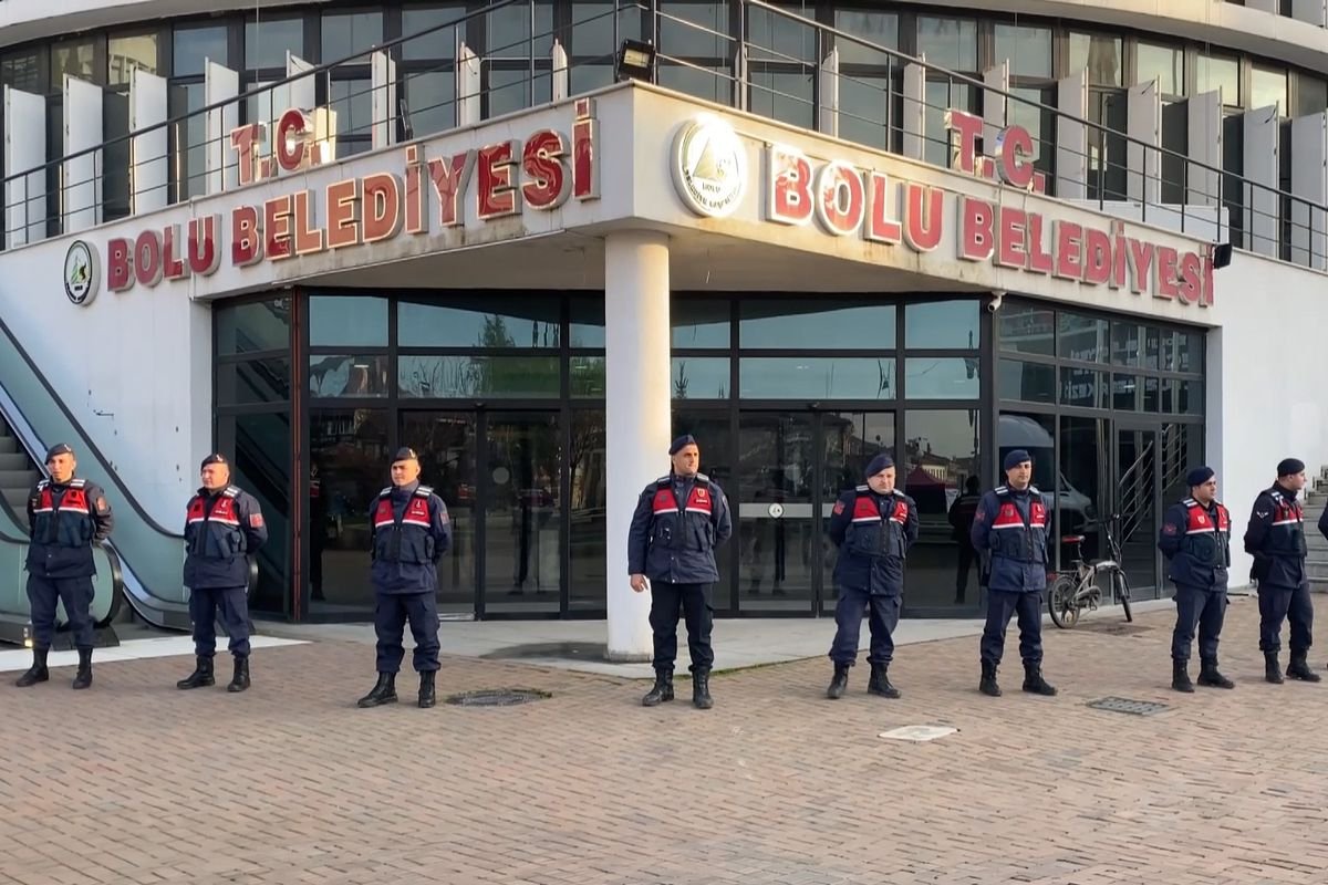 Bolu Belediyesi'ne Şafak Baskını! Arama Yapılıyor