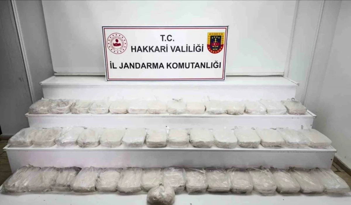 Hakkari'de 15 Kilo 263 Gram Metamfetamin Ele Geçirildi