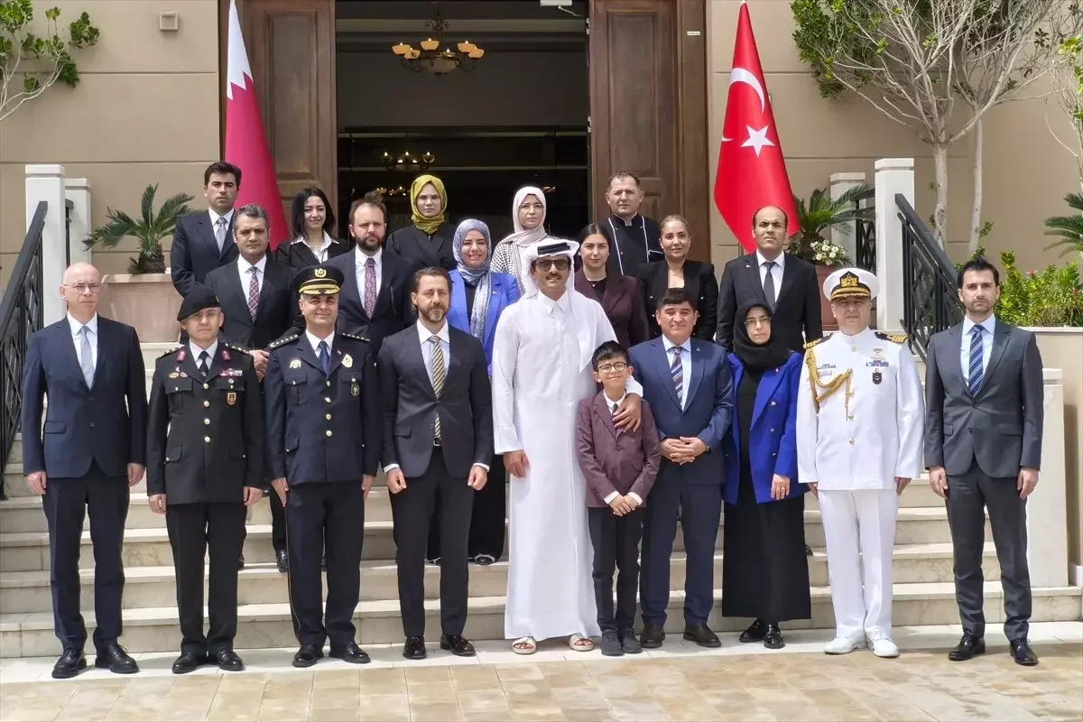 Katar Emiri’nden Türkiye’nin Doha Büyükelçiliğine Taziye Ziyareti
