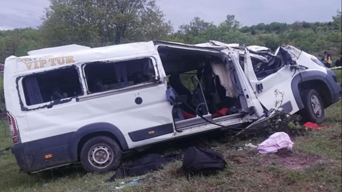 Yozgat'ta Öğrenci Servisi Devrildi, 2 Öğrenci Ve Sürücü Öldü