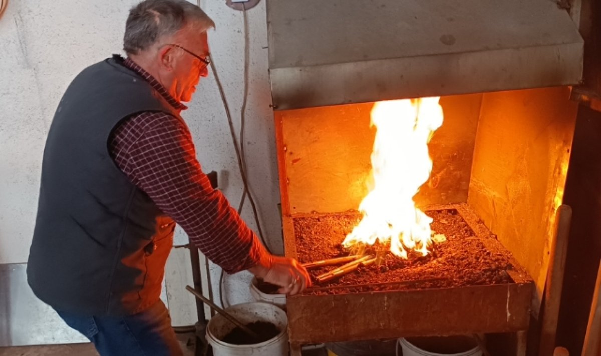 Ateş Başında 60 Yıldır Demir Dövüyor