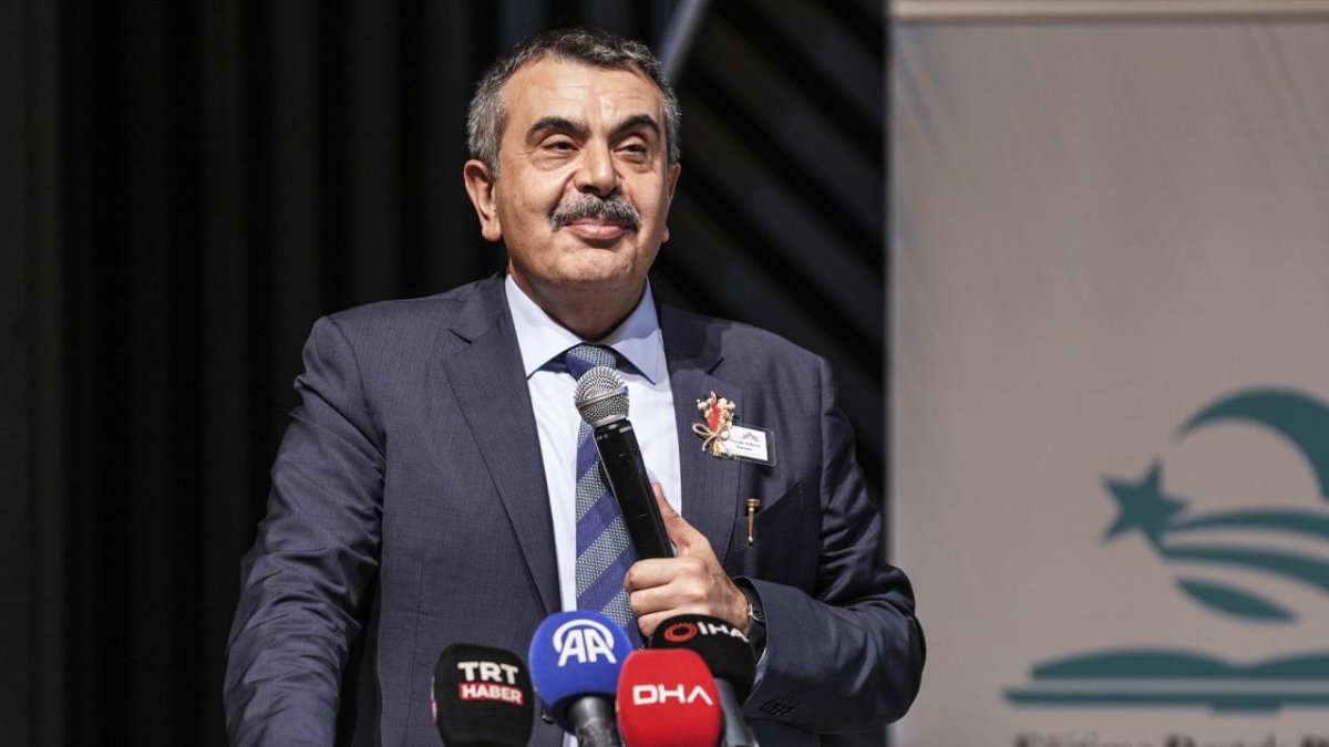 Bakan Tekin: Çocuklarımıza Milli Şuur Kazandırıyoruz