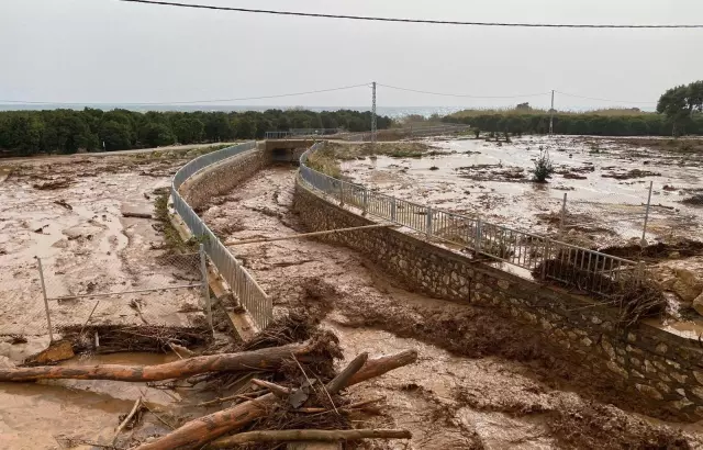 Dere Taşkını, Kaya Düşmesi, Sokaklar Göle Döndü