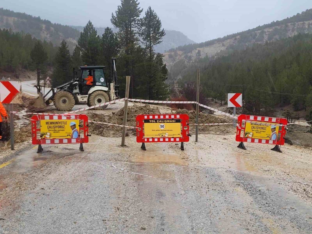 Mut’ta yayla yolu ulaşıma kapandı