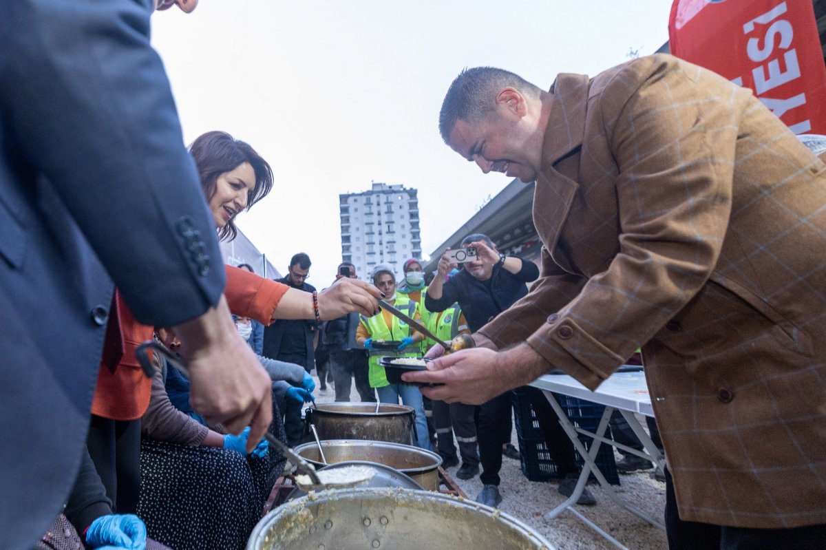 Üretici Kadınların Emeğiyle Mezitli’de Bereket Sofrası Kuruldu