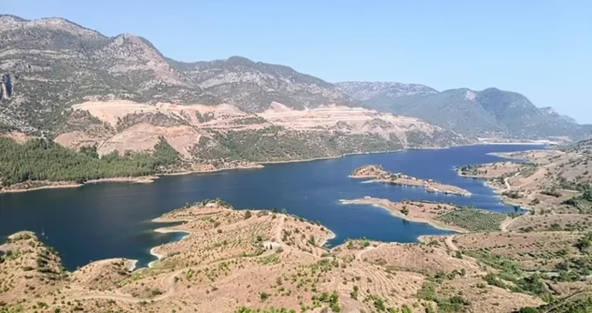 Kıbrıs'a İçme Suyu Sağlayan Barajda İnsan Silueti