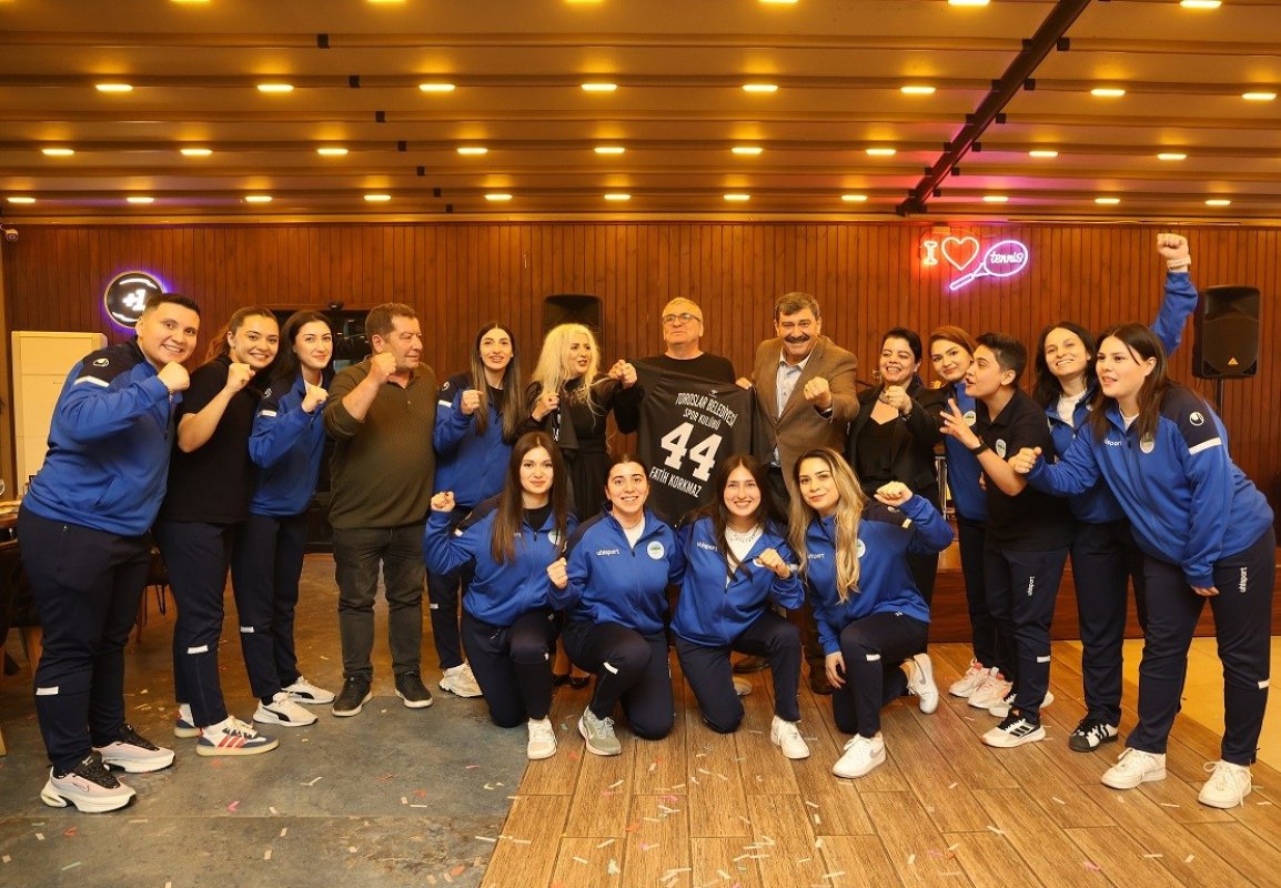 Toroslar’ın Kadın Hentbol Takımına Play-Off Öncesi Moral ve Destek Gecesi