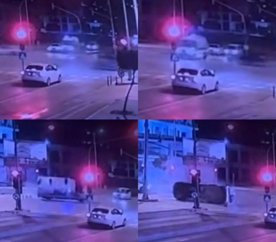 Mersin'deki Ambulans ile Otomobilin Çarpıştığı Kaza Güvenlik Kamerasında