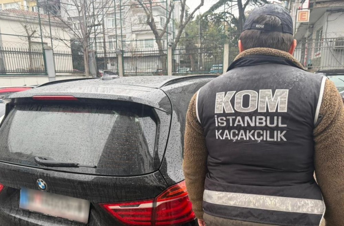 Polis 11 Kaçak Lüks Araca El Koydu